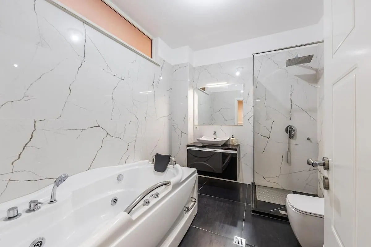 Spacious City-View Apartment Overlooking Shkodra